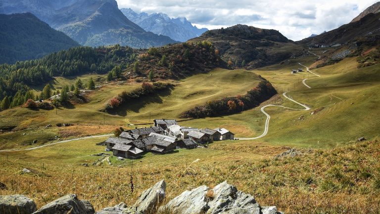découvrez les plus belles destinations alpines, où la nature majestueuse rencontre des activités de plein air inoubliables. explorez des paysages à couper le souffle, des villages pittoresques et des expériences authentiques dans les alpes.