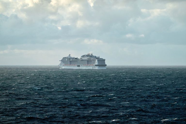 découvrez nos croisières à la voile inoubliables, où aventure et détente se rencontrent. profitez de paysages à couper le souffle, d'activités nautiques passionnantes et d'une gastronomie raffinée tout en voguant sur les plus belles mers du monde.