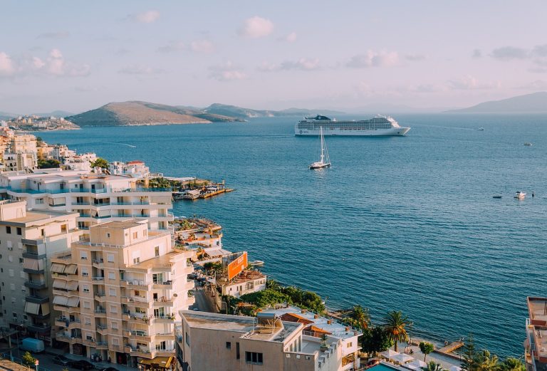 découvrez des croisières privées sur mesure, où chaque instant est conçu pour répondre à vos désirs. profitez de paysages époustouflants, d'un service personnalisé et d'une expérience inoubliable en mer. réservez votre aventure exclusive dès aujourd'hui !
