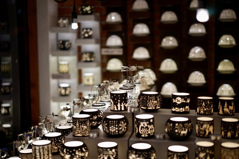 découvrez l'univers fascinant des marchés traditionnels, où les couleurs, les saveurs et les cultures se rencontrent. explorez une variété de produits locaux, artisanaux et frais tout en vivant une expérience authentique et unique. plongez dans l'ambiance vibrante des marchés et laissez-vous séduire par leurs trésors.