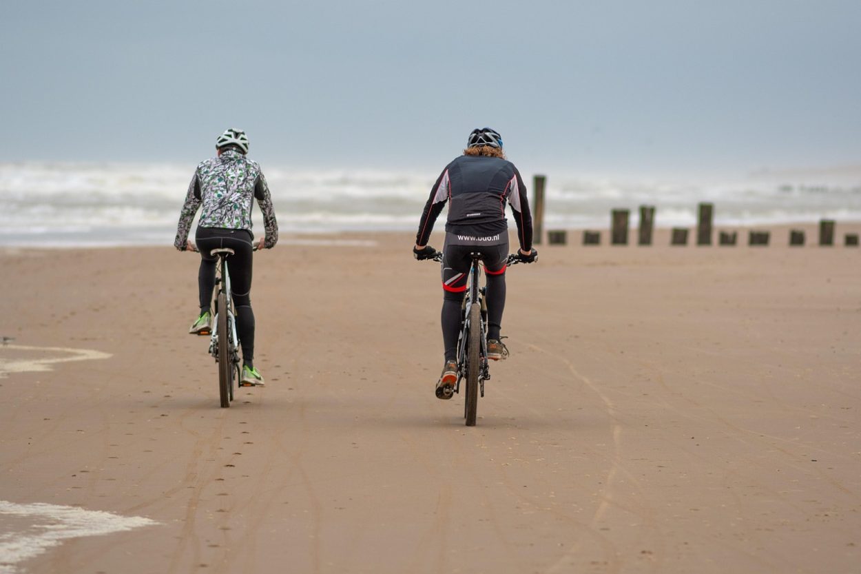 découvrez des activités de plage passionnantes qui raviront toute la famille. du volleyball au frisbee, en passant par la baignade et les châteaux de sable, profitez pleinement de votre journée au soleil et créez des souvenirs inoubliables sur le littoral.